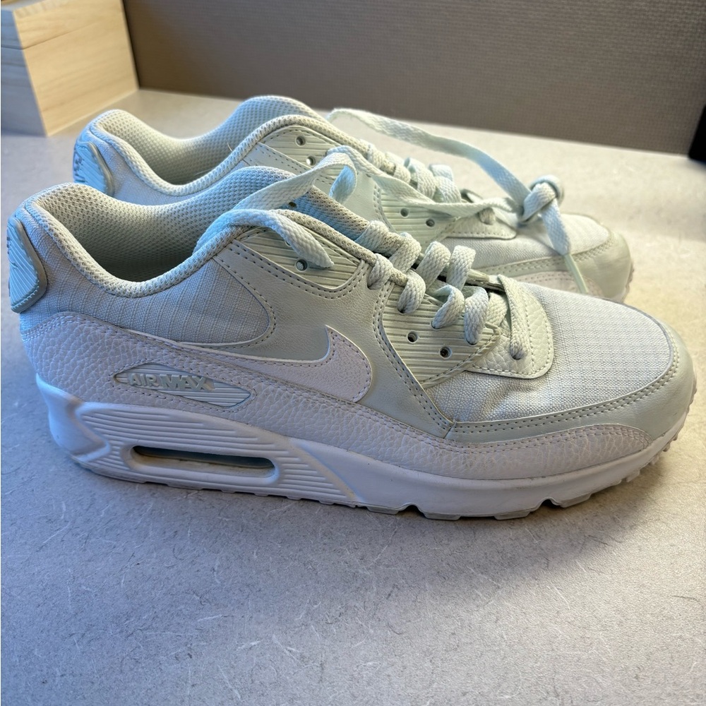 Women’s airmax 90 mint green used 8.5
